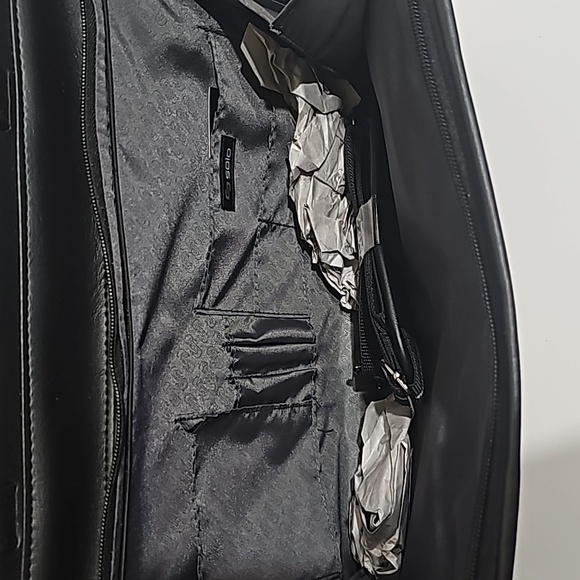 Solo Harrison Triple Compartment 15.6-Inch Laptop BriefcaseSolo - Picture 4 of 5